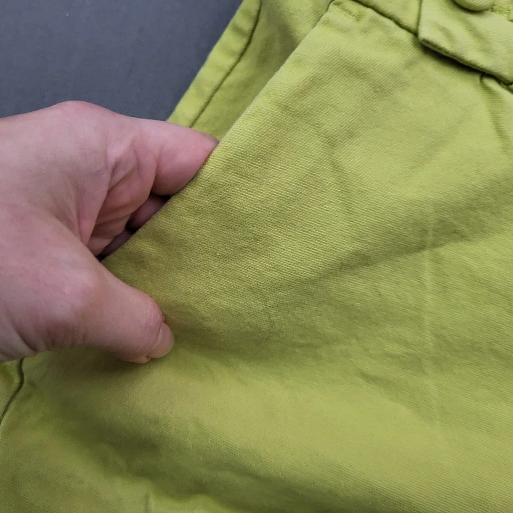 Banana Republic Ryan Fit Chartreuse Green Chino Shorts Womens Sz 6 Cotton Blend